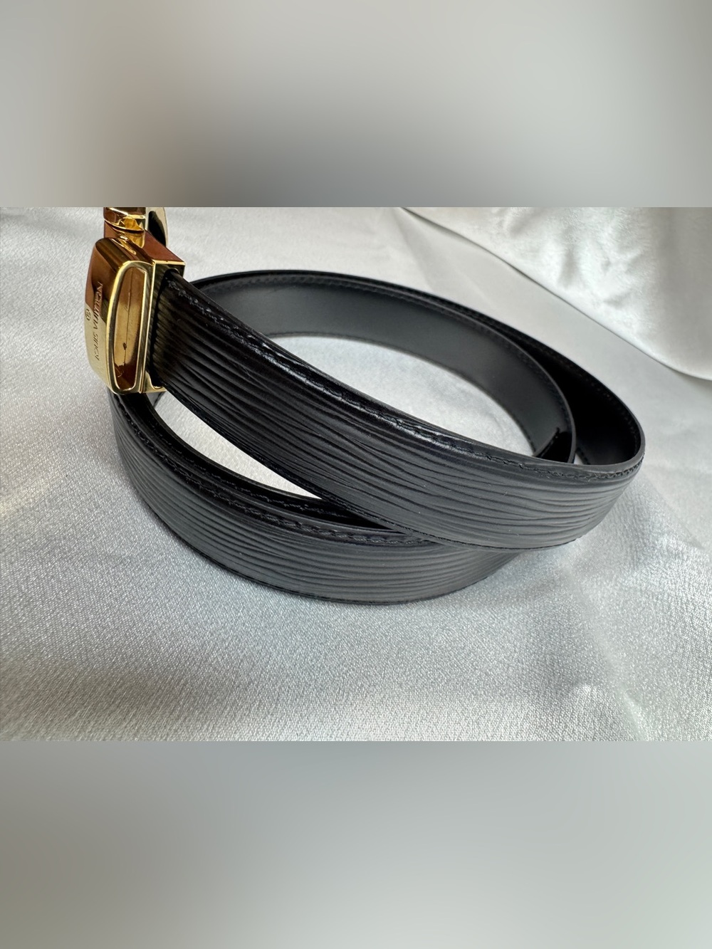 Louis Vuitton Black EPI Leather Belt w/ Gold Buckle (Signature Hardware) 85/34 - Picture 4 of 16